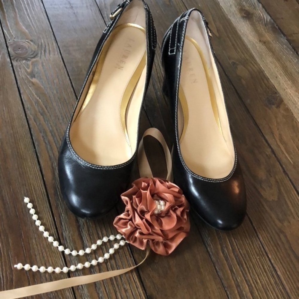 Ralph Lauren classy vintage black leather pumps w/buckle